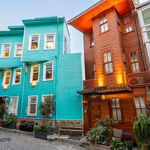 Bed and Breakfast Wonder Wood